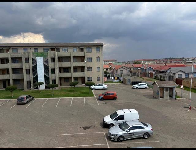 2 BEDROOM PROPERTY TO RENT IN FLEURHOF